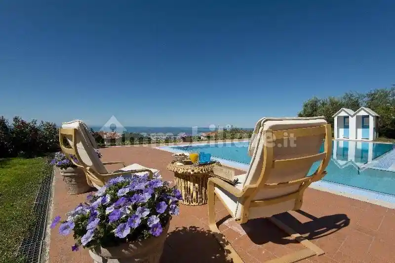 Villa in vendita a Massarosa