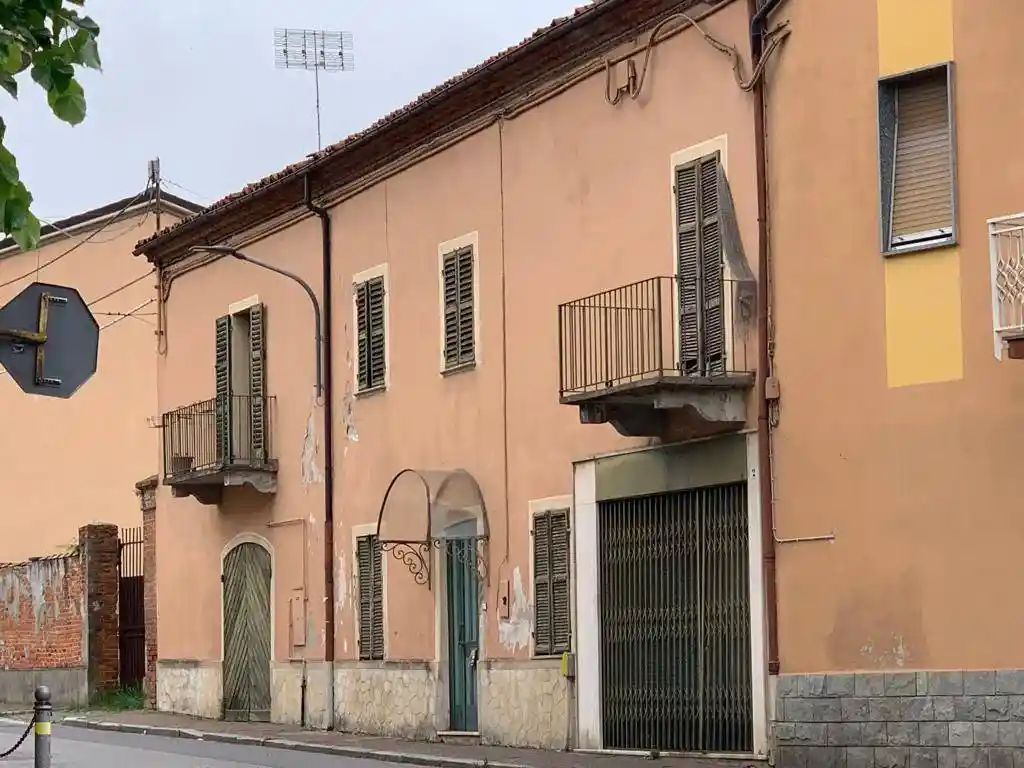 Palazzo - Edificio in vendita a Carrù