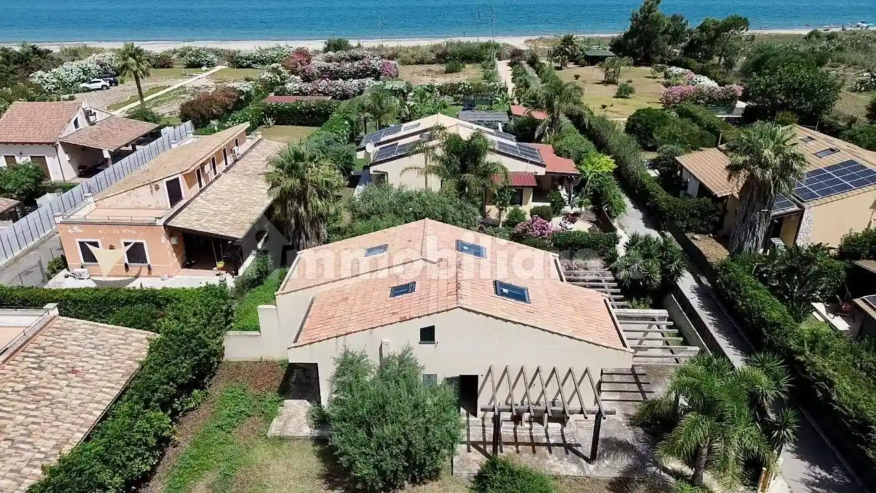 Villa in vendita a Campofelice di Roccella