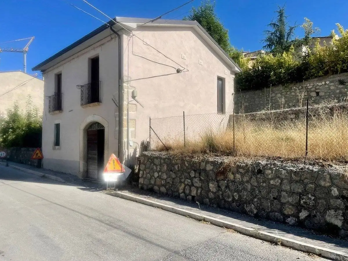 Casa indipendente in vendita a Prata d'Ansidonia