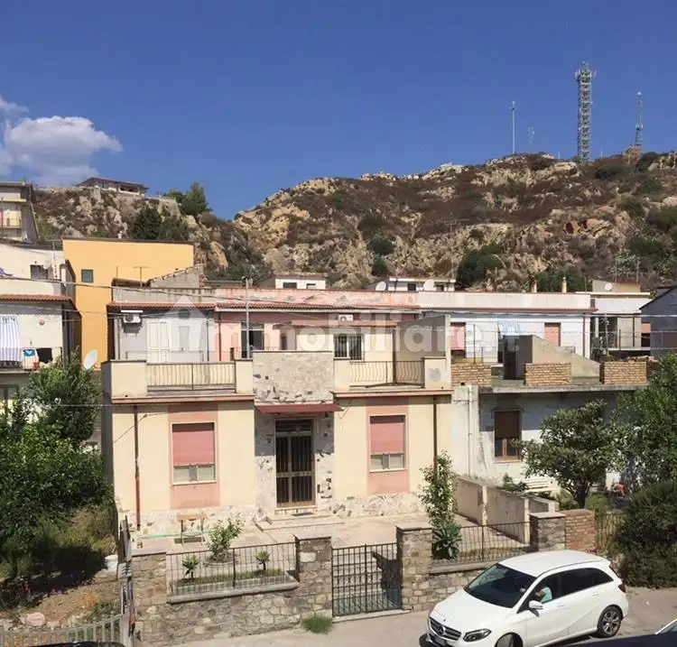 Palazzo - Edificio in vendita a Brancaleone