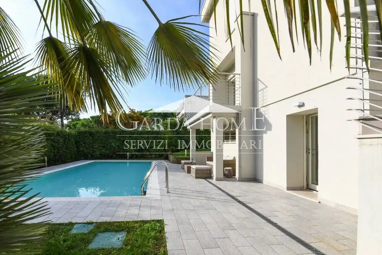 Villa in vendita a Desenzano del Garda