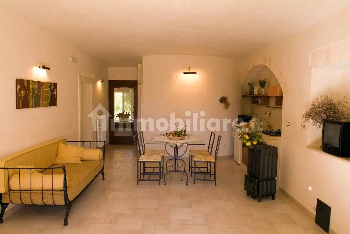 Villa unifamiliare via Martina Franca 100, Centro, Cisternino - foto 2