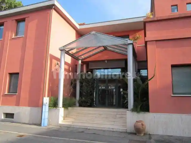 Palazzo - Edificio in Affitto - foto 2