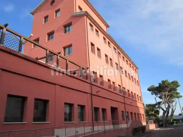 Palazzo - Edificio in Affitto - foto 3