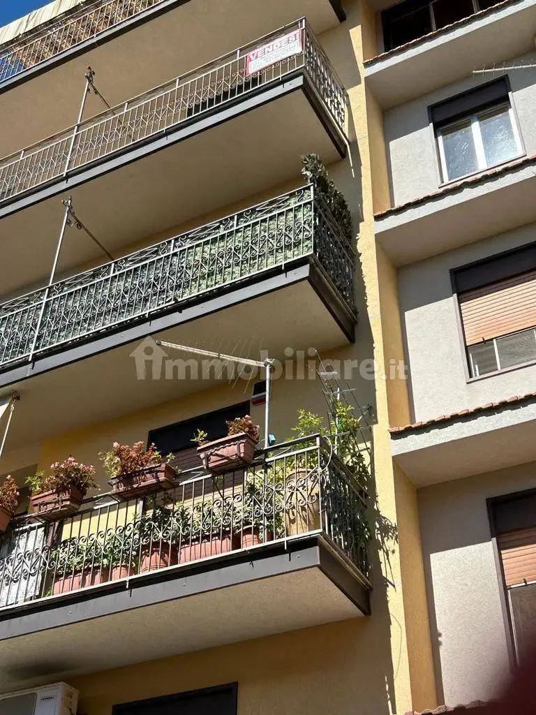 Appartamento in vendita a Valguarnera Caropepe