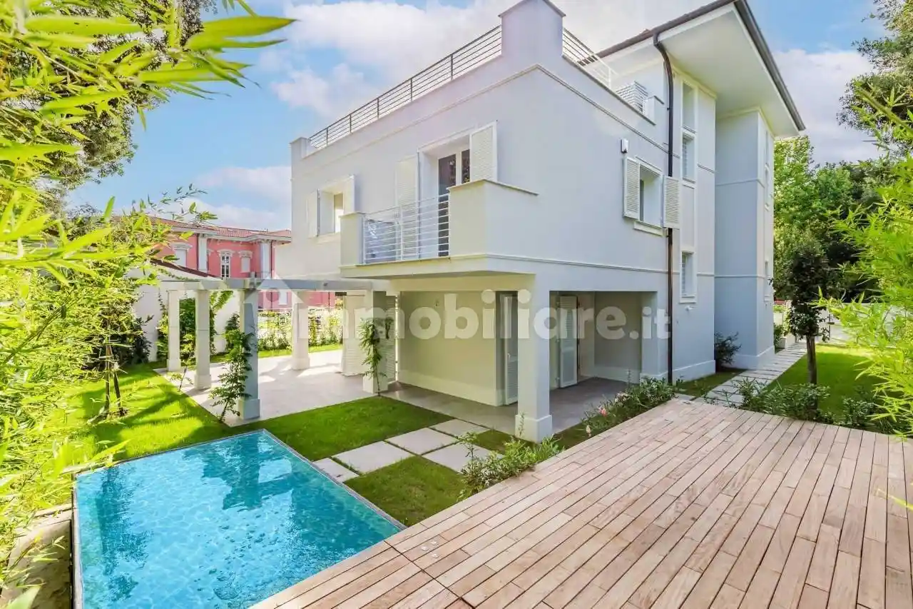 Villa in vendita a Forte dei Marmi