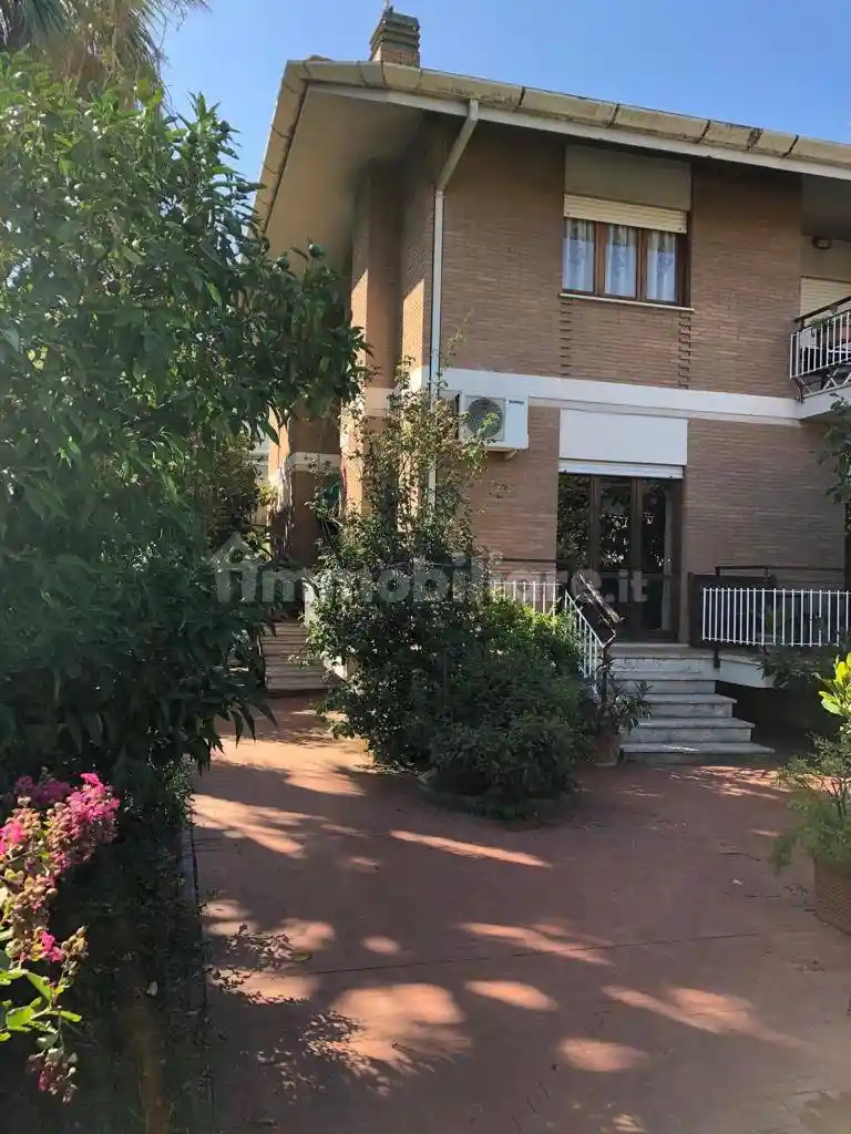 Villa in vendita a Latina