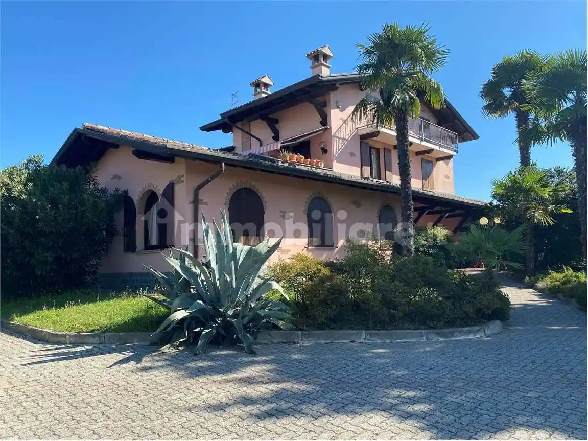 Palazzo - Edificio in vendita a Cermenate