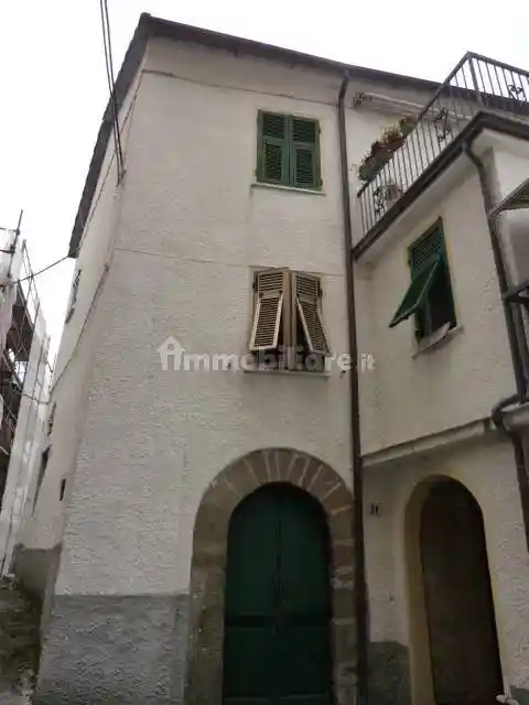 Casa indipendente in vendita a Beverino