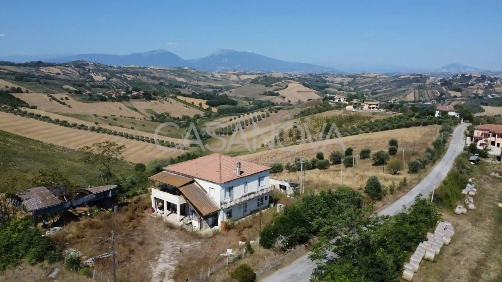Rustico, da ristrutturare, 350 m², Mosciano Sant'Angelo - foto 2
