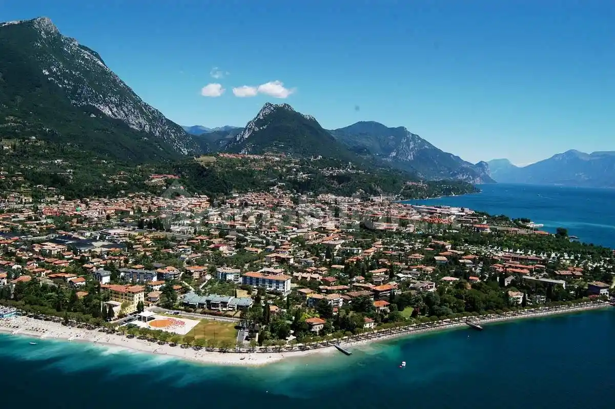 Palazzo - Edificio in vendita a Toscolano-Maderno