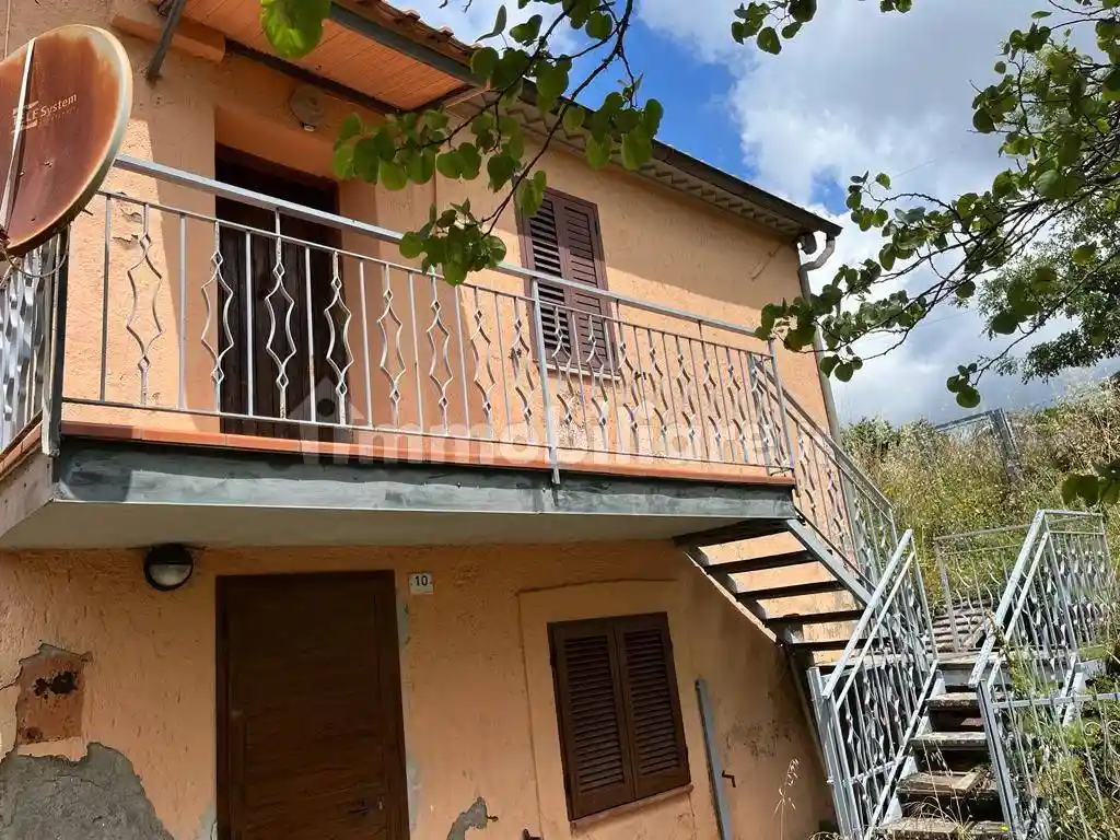 Appartamento in vendita a Castell'Azzara