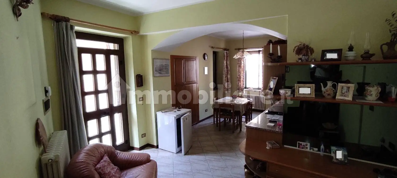 Casa indipendente in vendita a Carezzano