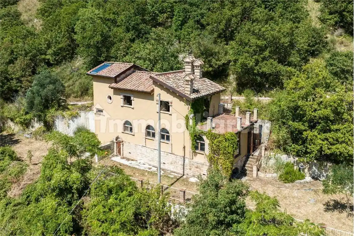 Rustico - Casale in vendita a Apiro