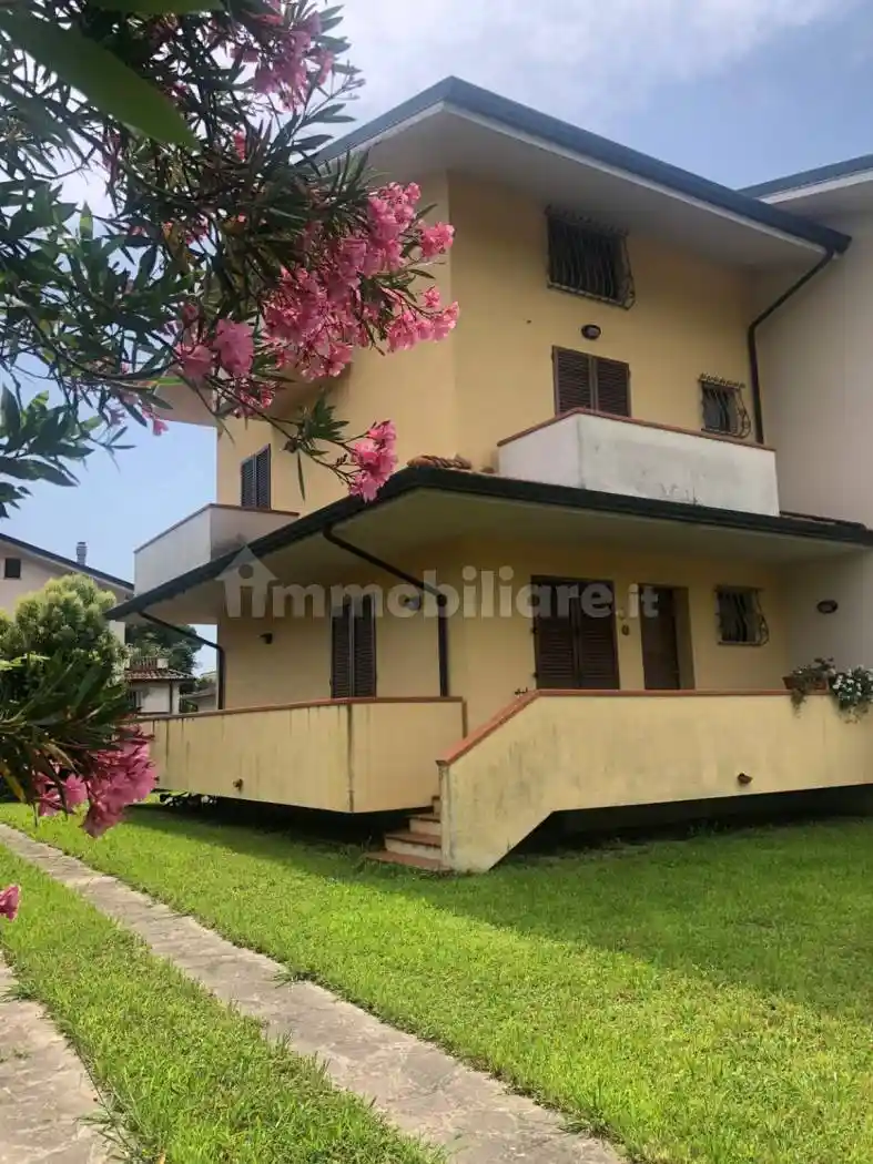 Villa in vendita a Montignoso