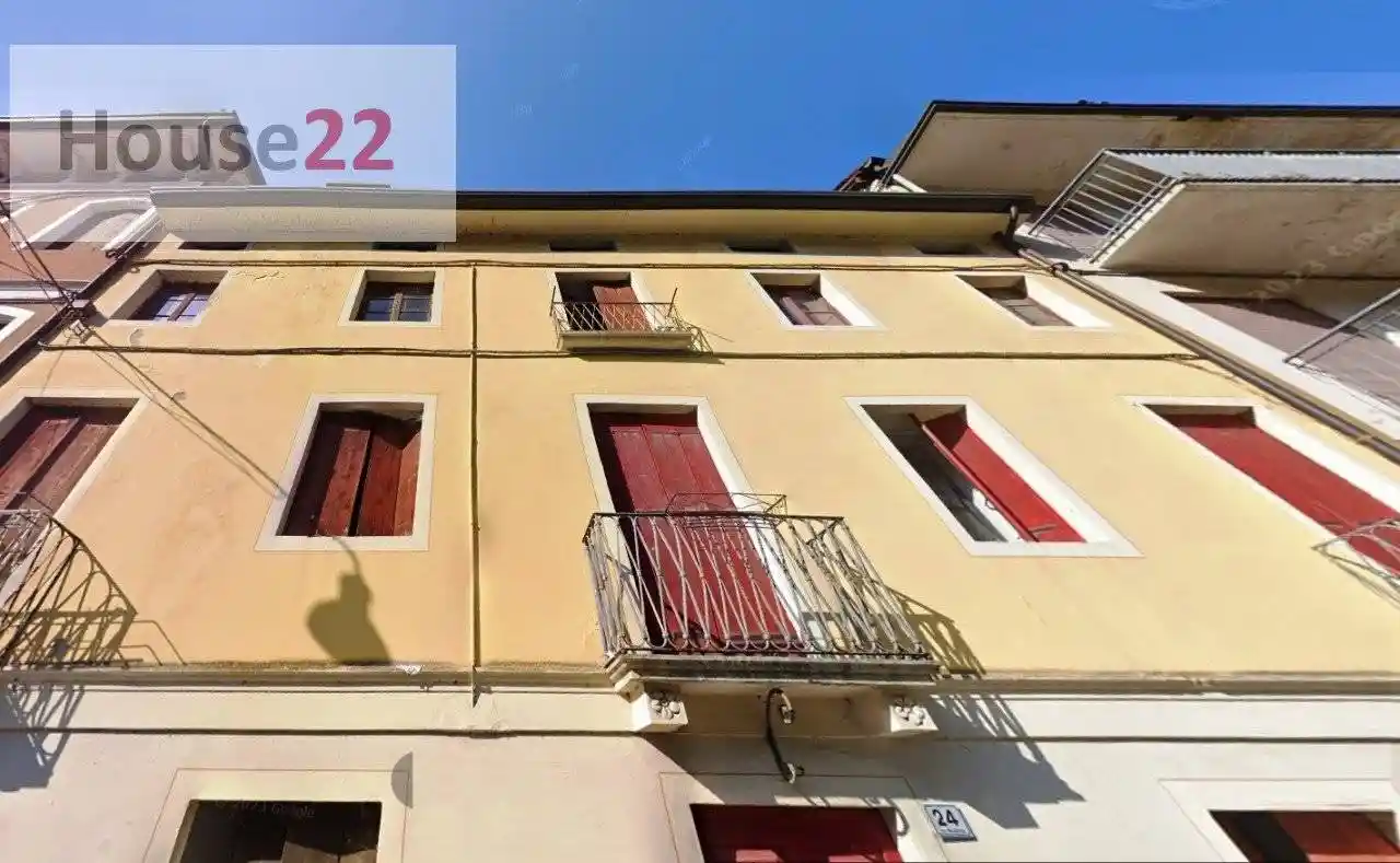 Palazzo - Edificio in vendita a Recoaro Terme