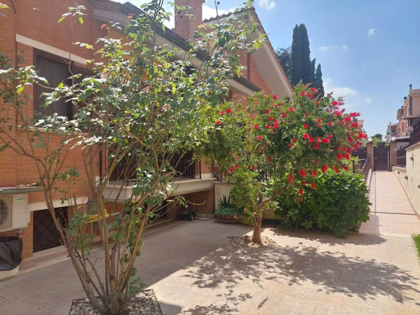 Villa plurifamiliare in vendita a Roma