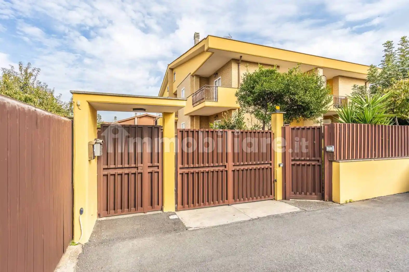 Villa plurifamiliare via della Marranella di Marino, Morena, Roma - foto 2