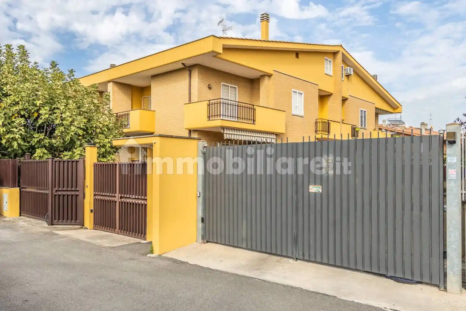 Villa plurifamiliare via della Marranella di Marino, Morena, Roma - foto 3