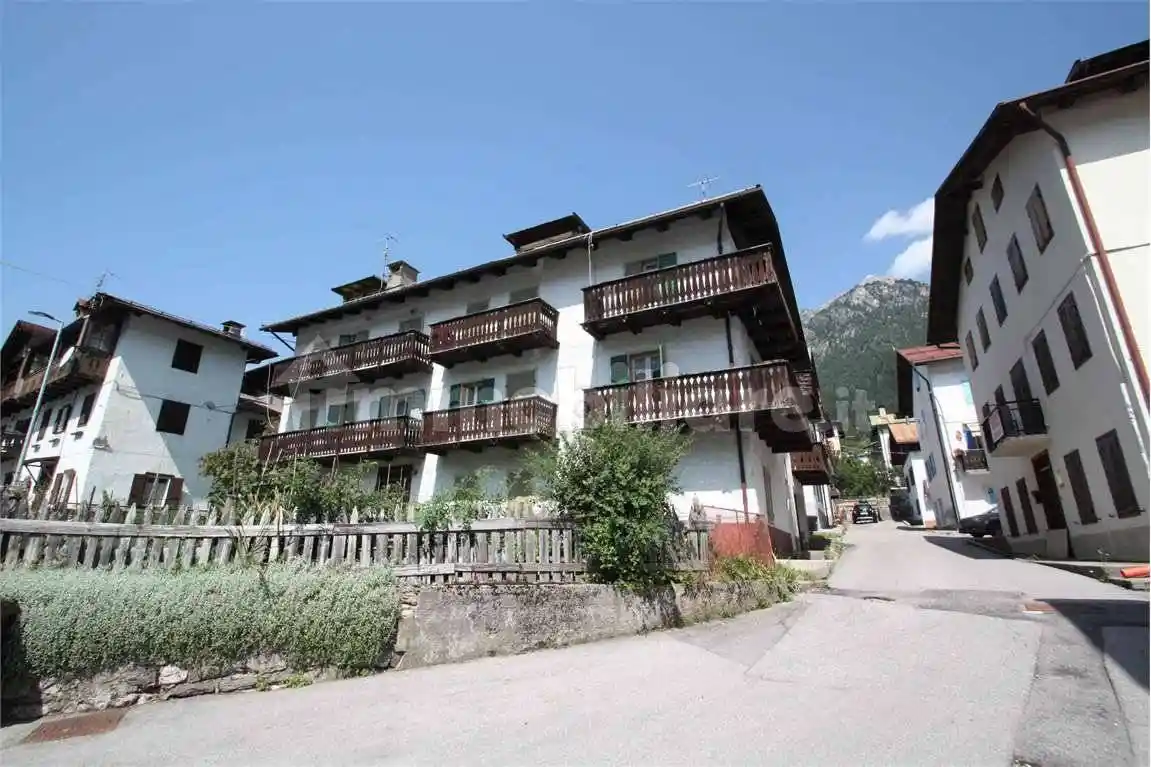 Palazzo - Edificio in vendita a Auronzo di Cadore
