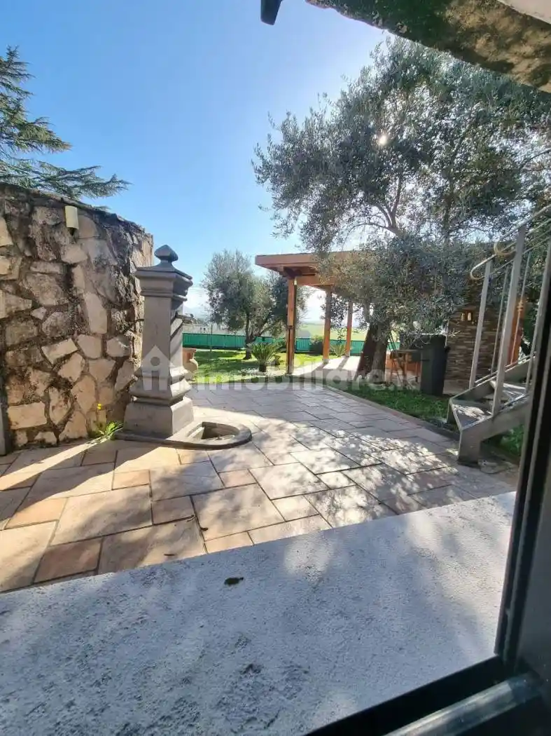 Appartamento in affitto a Fara in Sabina