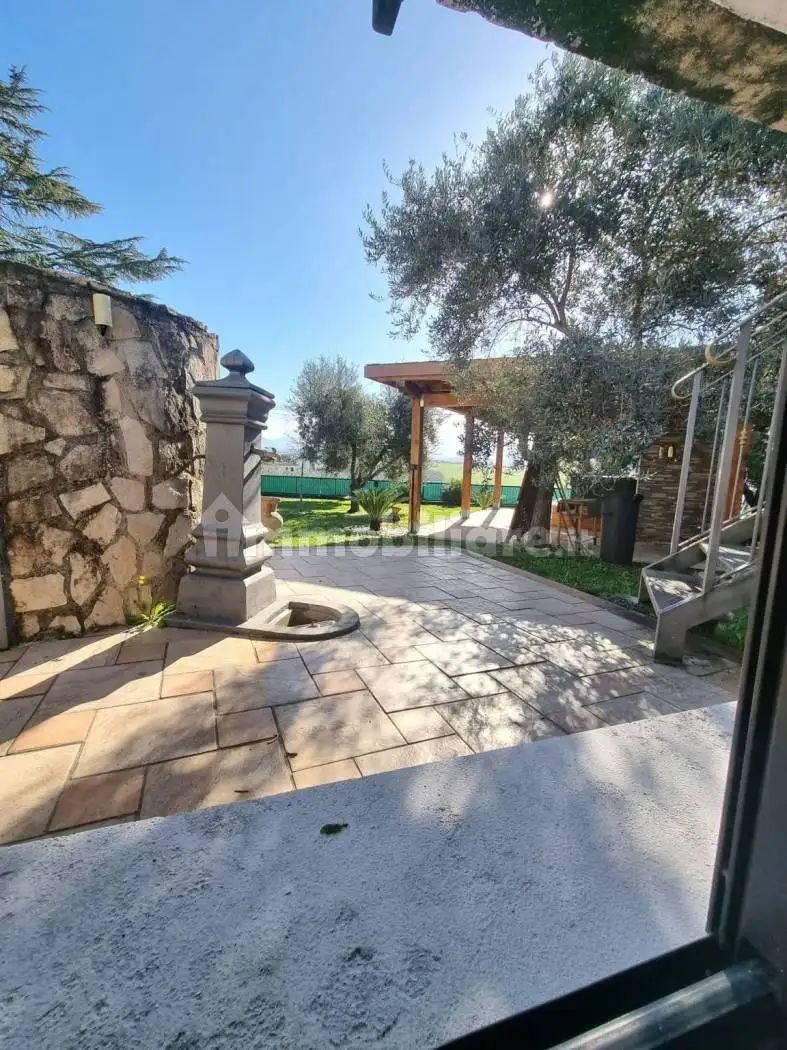 Appartamento in affitto a Fara in Sabina