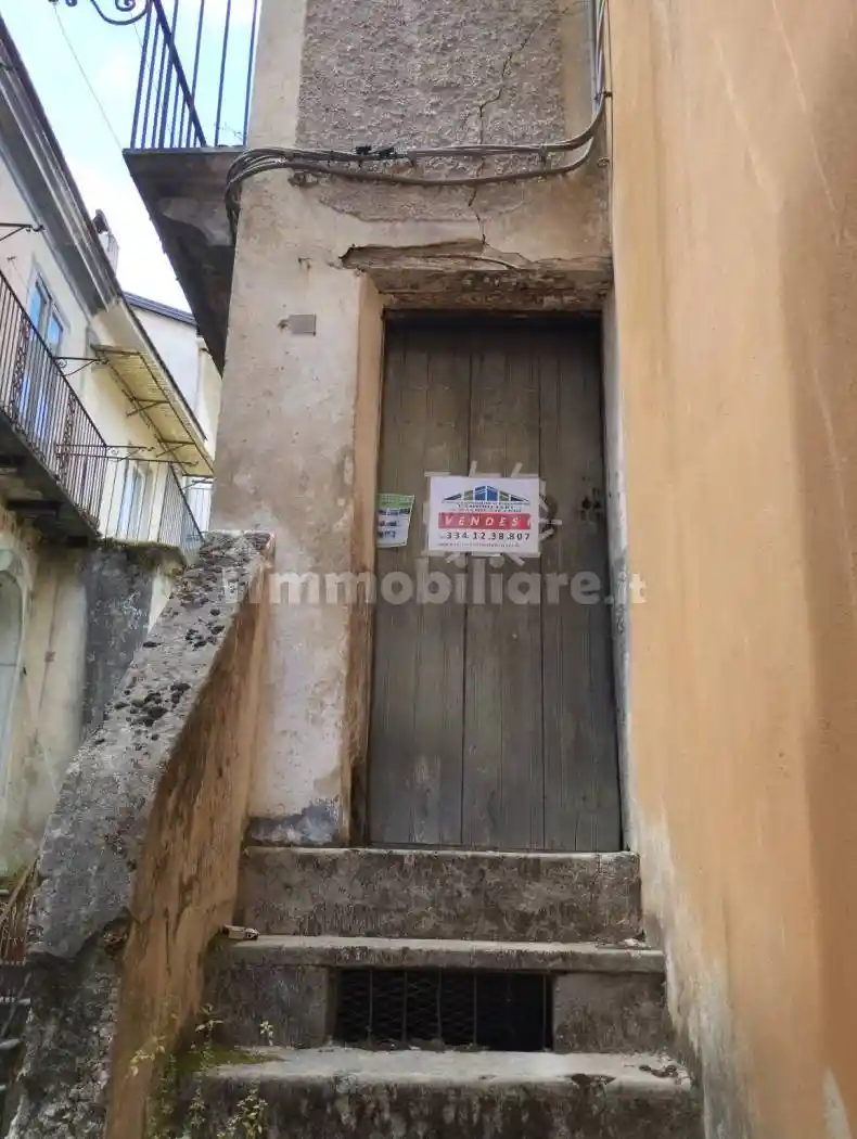 Casa indipendente in vendita a Castelluccio Inferiore