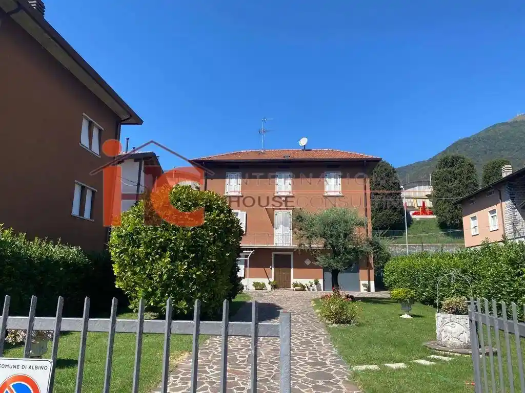 Villa in vendita a Albino