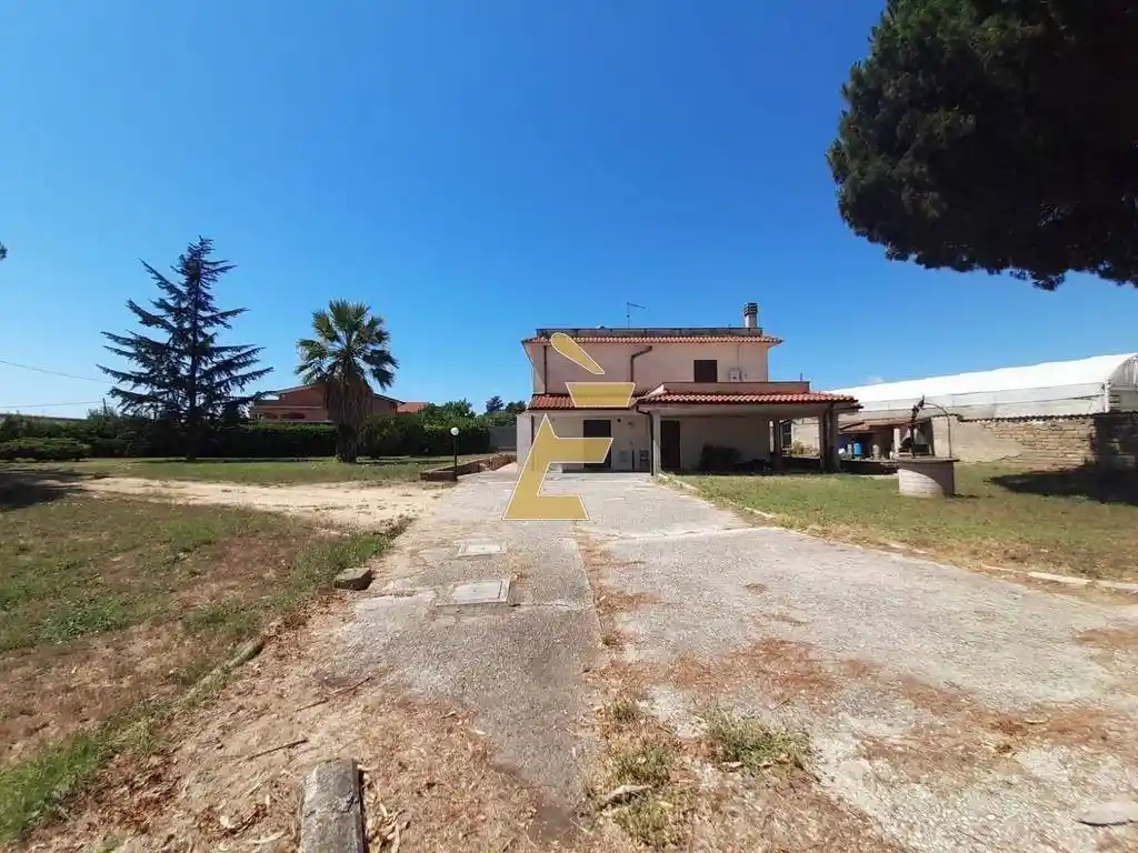 Villa in vendita a Aprilia