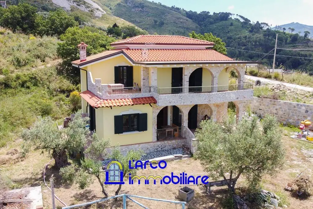 Villa in vendita a Cleto
