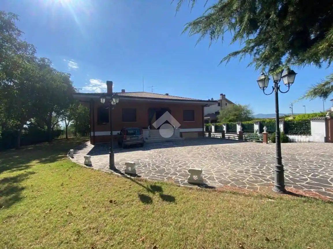 Villa unifamiliare via G. Verrazzano 3, San Pelino, Avezzano - foto 2