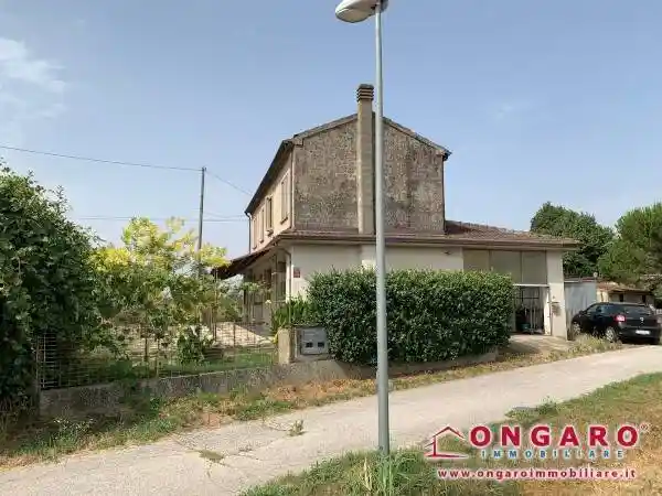 Villa in vendita a Riva del Po