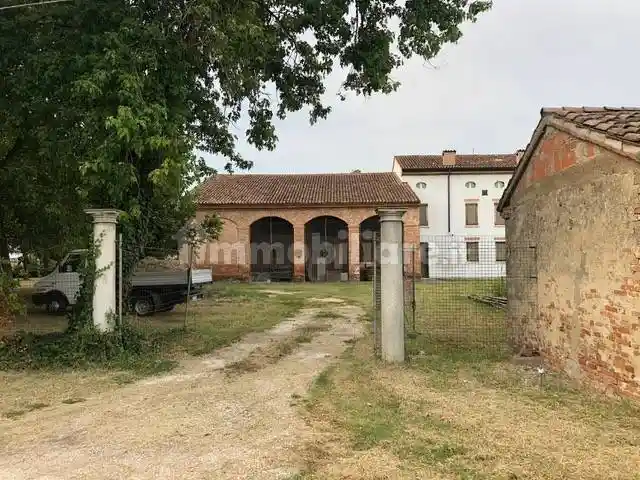 Villa in vendita a Luzzara