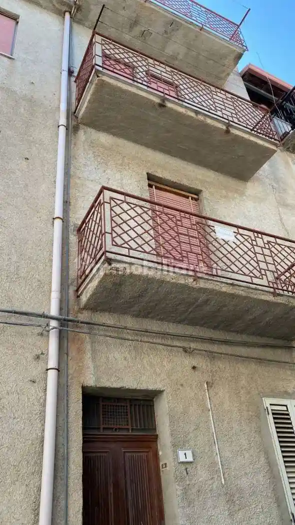 Palazzo - Edificio in vendita a Acquedolci