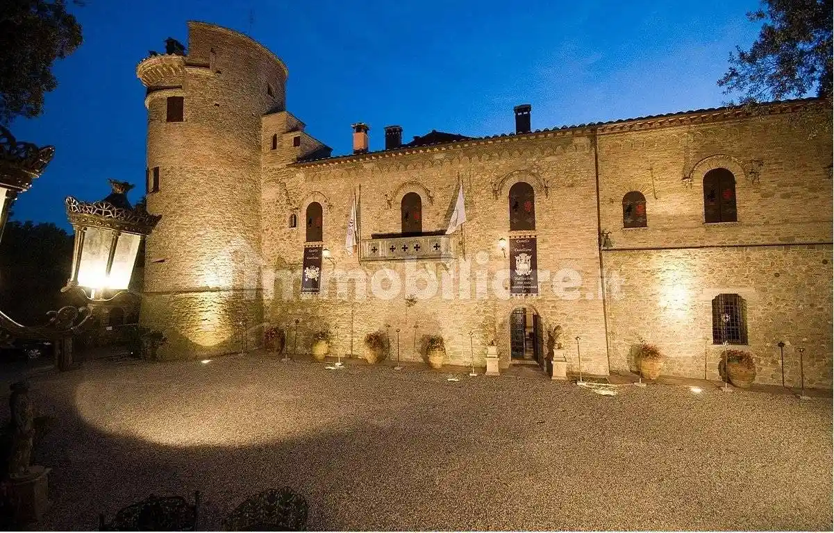 Palazzo - Edificio in vendita a Deruta