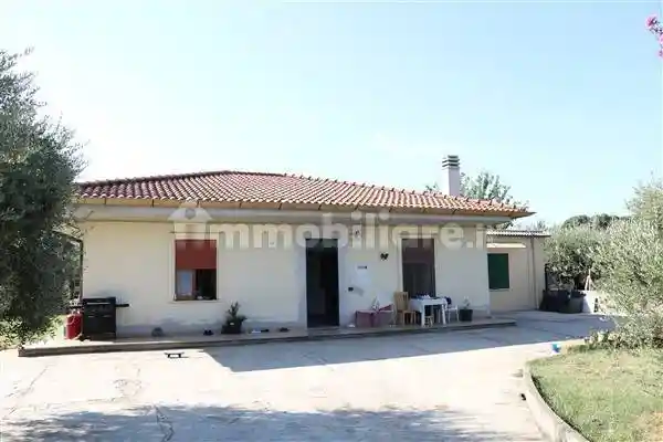 Villa in vendita a Cisterna di Latina