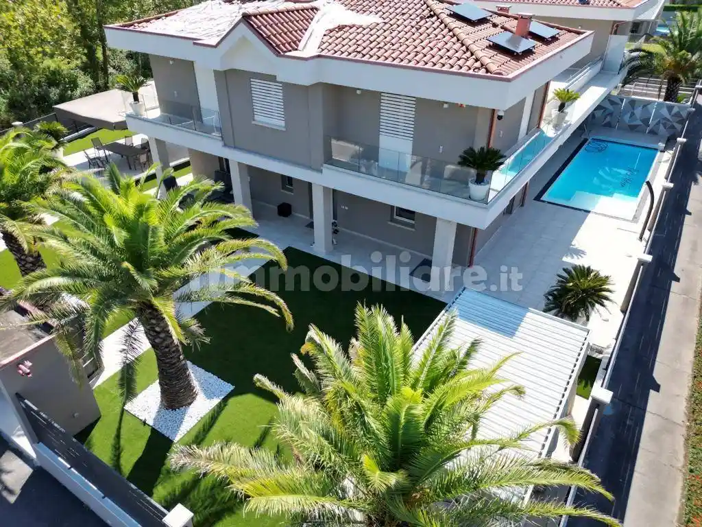 Villa in vendita a Desenzano del Garda