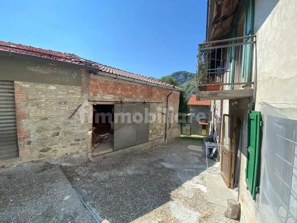 Casa indipendente in vendita a Monchio delle Corti