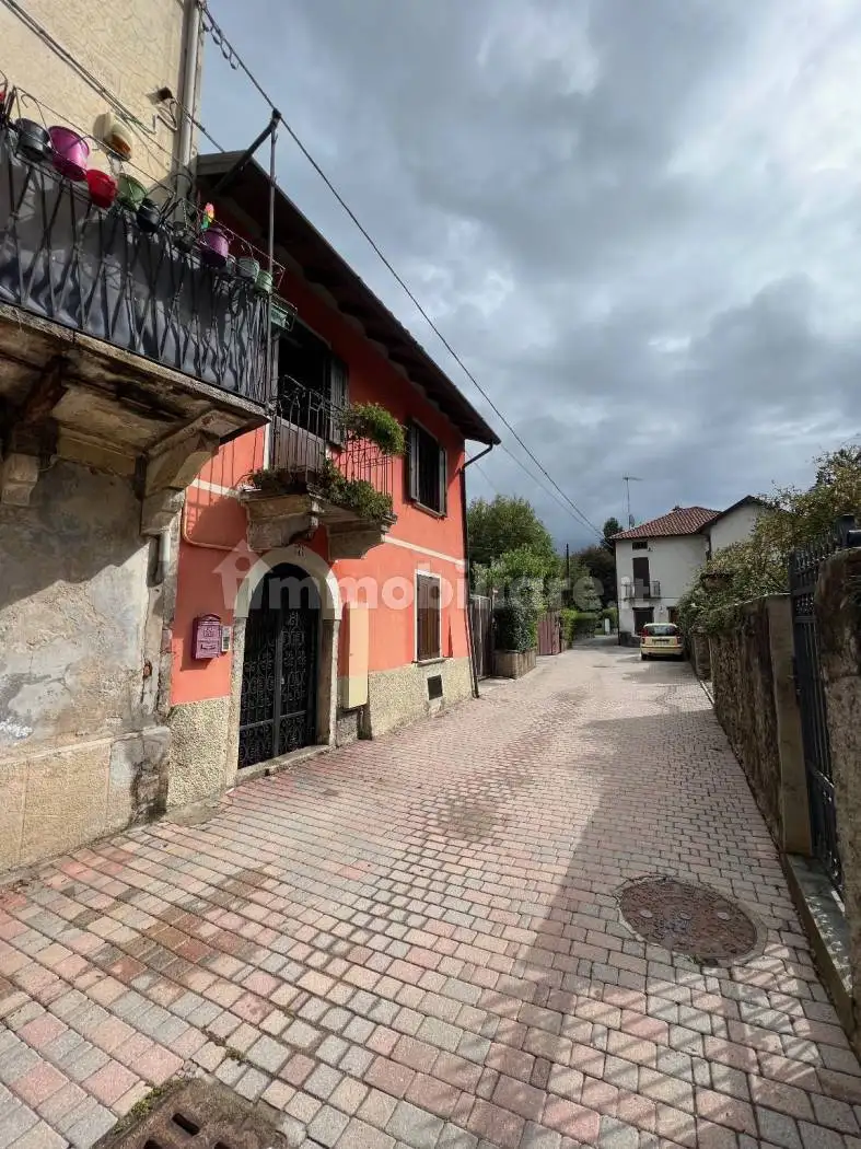 Appartamento in vendita a Brusimpiano