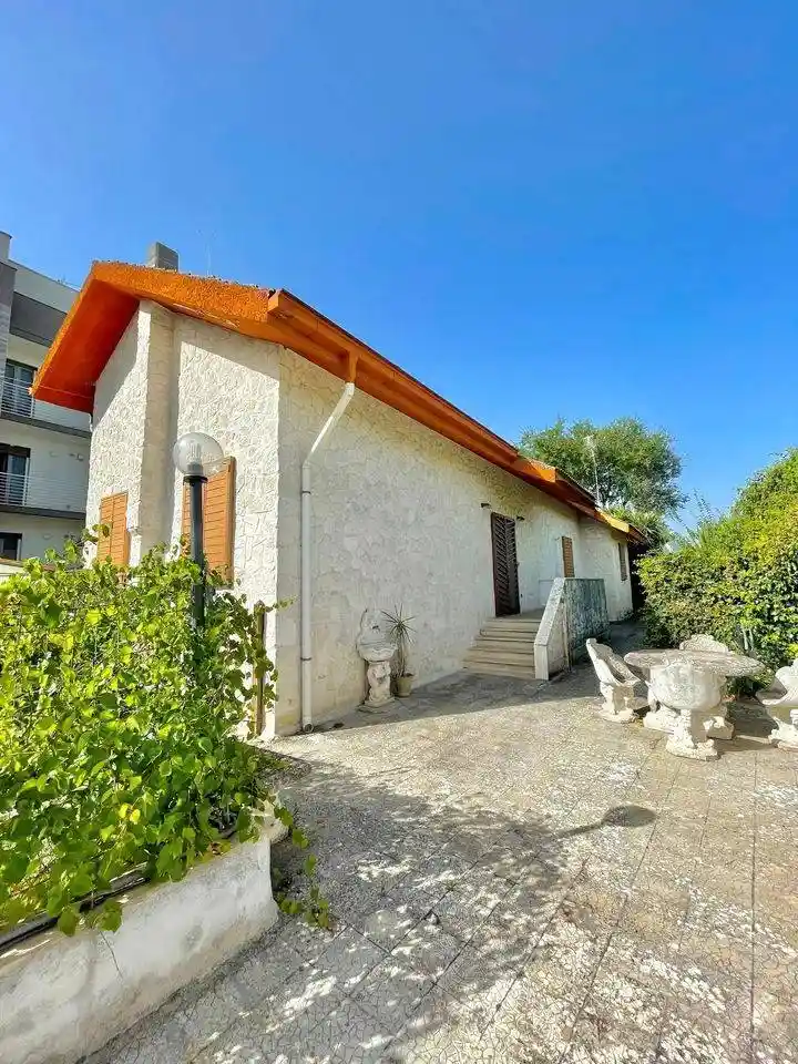 Villa in vendita a Acquaviva delle Fonti