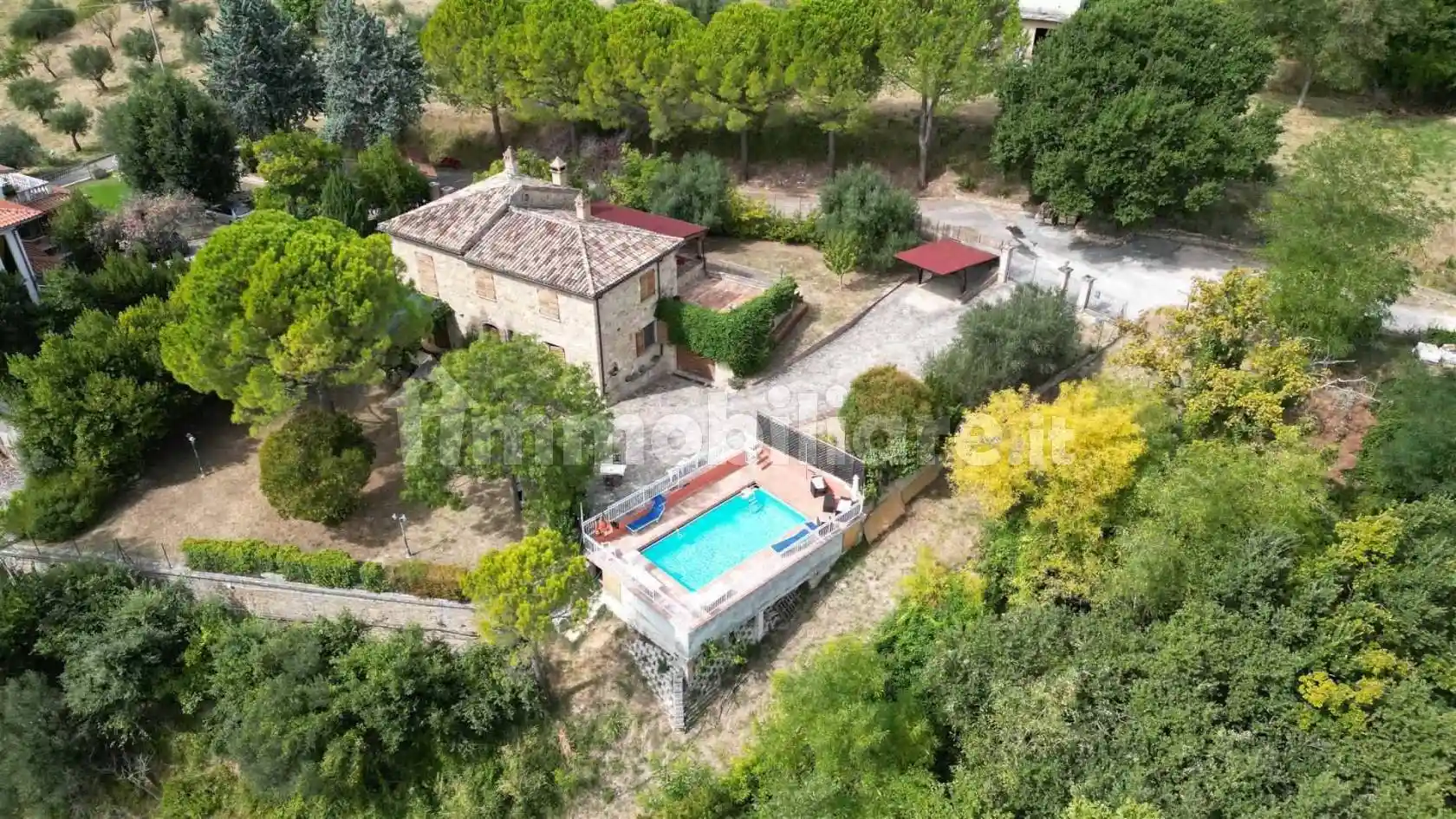 Villa in vendita a San Severino Marche