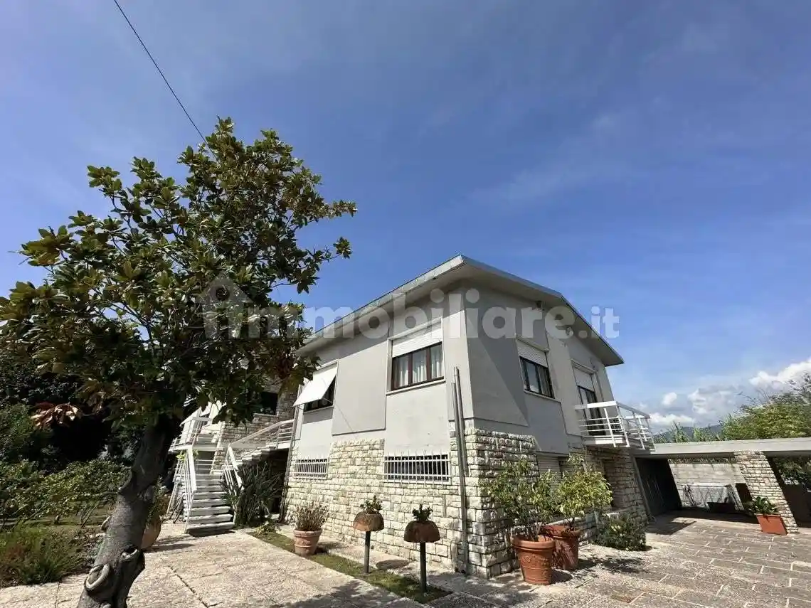 Villa in vendita a Carrara