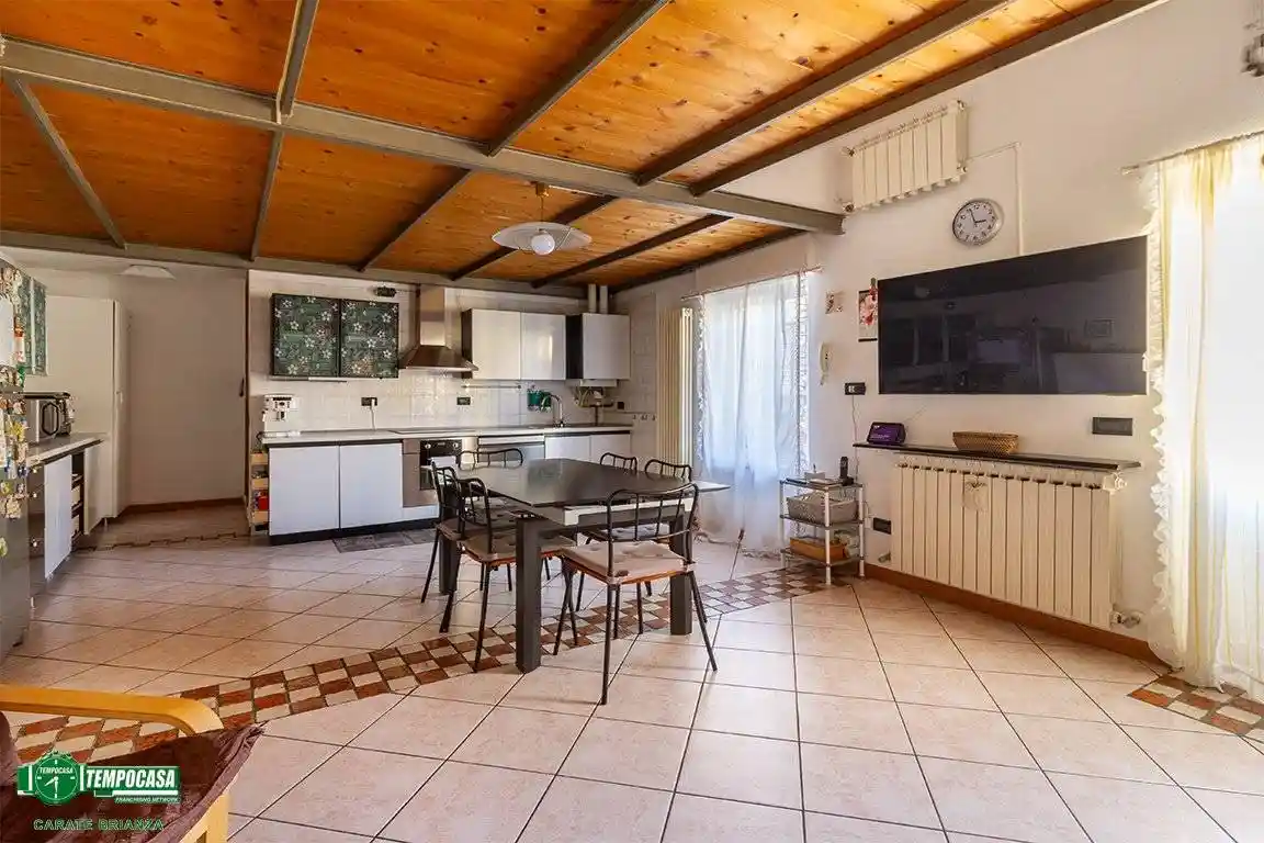 Appartamento in vendita a Carate Brianza