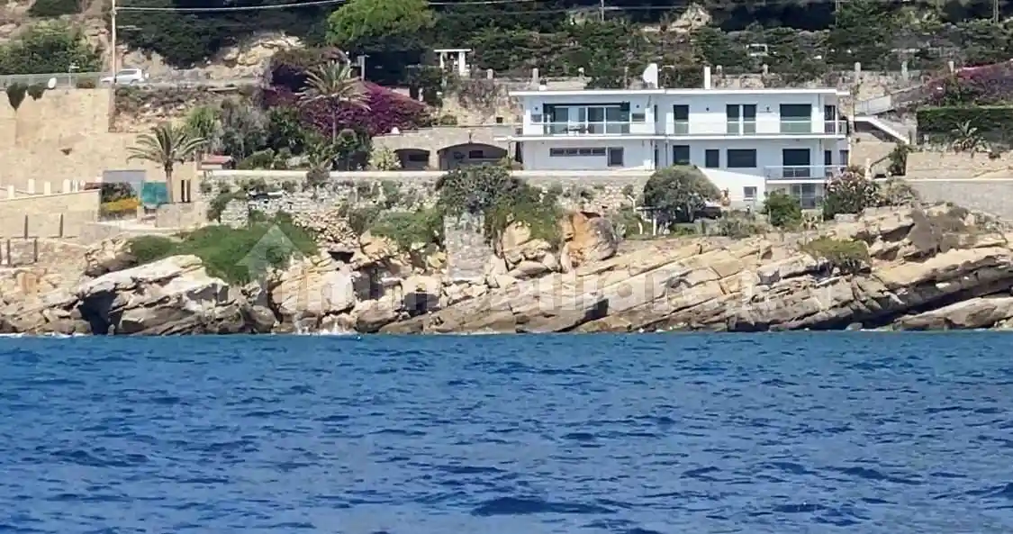 Villa in vendita a Bordighera