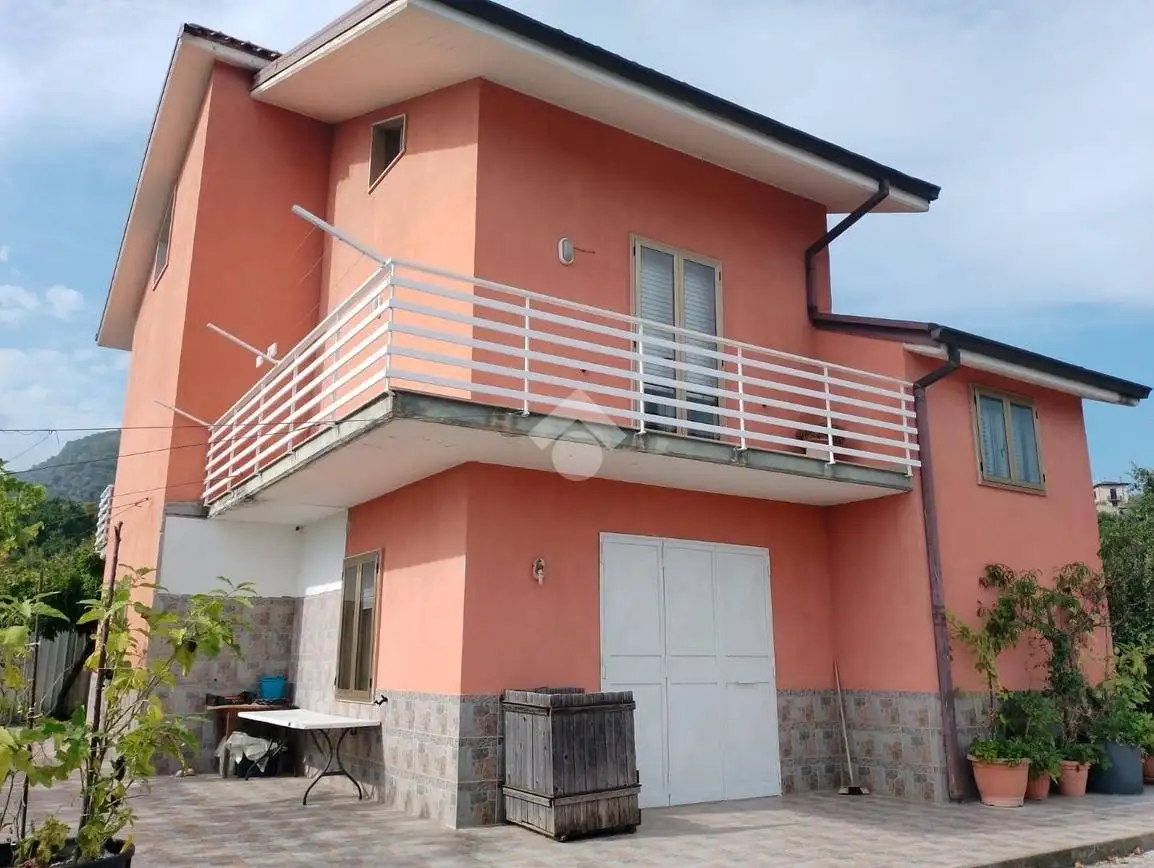 Villa in vendita a Castelvetere sul Calore