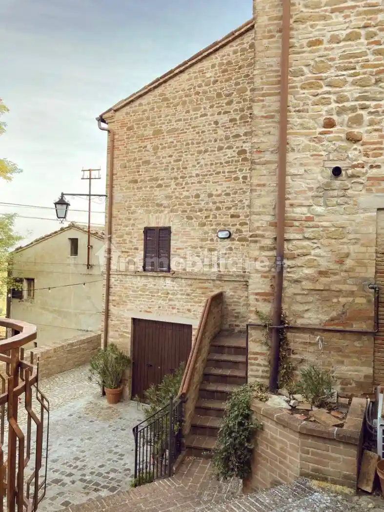 Terratetto plurifamiliare 241 m², ottimo stato, Ripe San Ginesio - foto 3