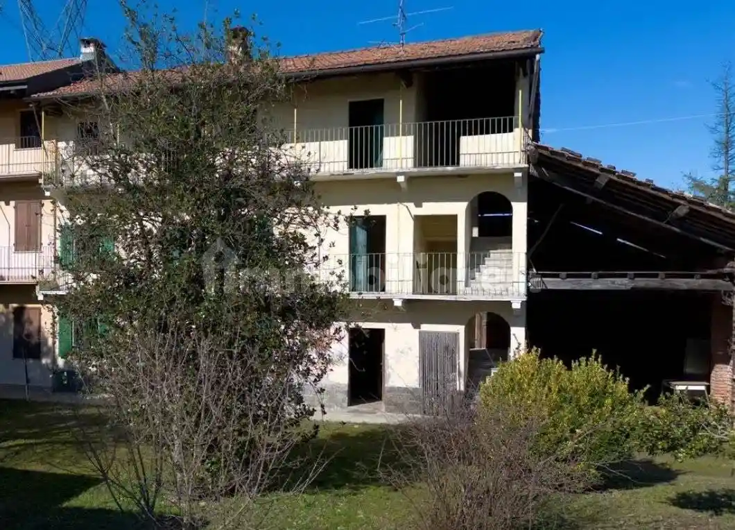 Rustico - Casale in vendita a Oleggio