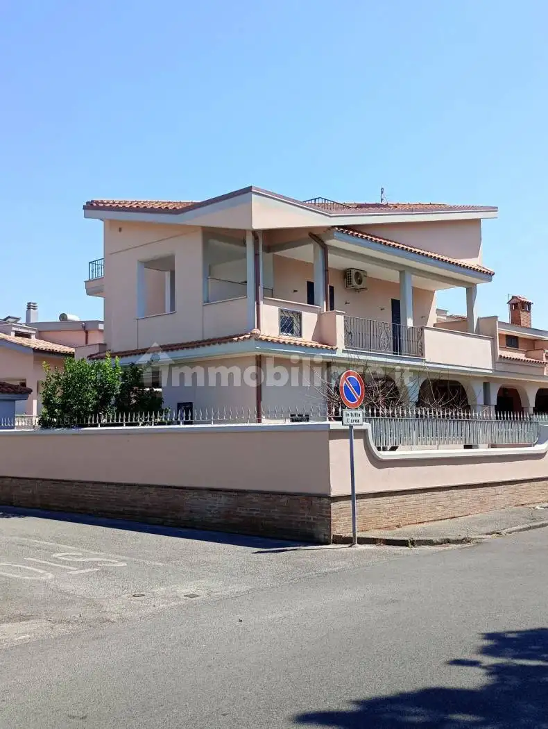 Villa in vendita a Ladispoli