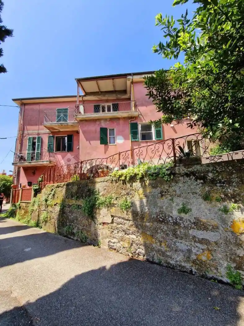 Casa indipendente in vendita a Sarzana